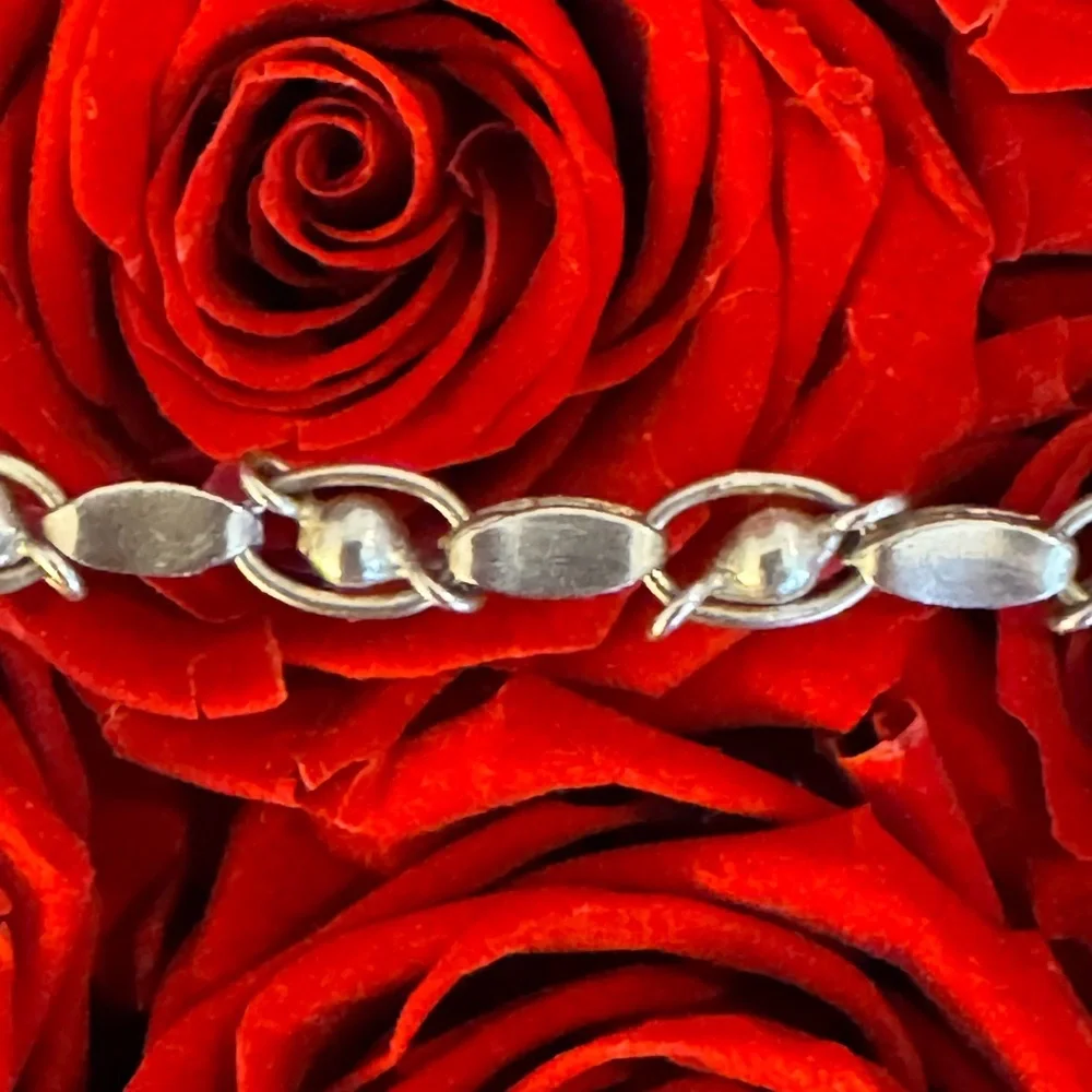 Elegant Silver Chain Bracelet - Picture 3 of 4